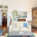 Villa Niobe Exclusive Lakefront Apartment
