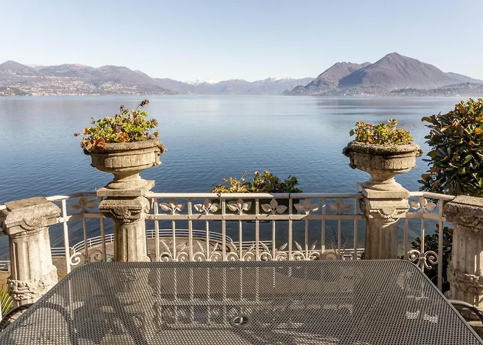 Villa Niobe Exclusive Lakefront Apartment